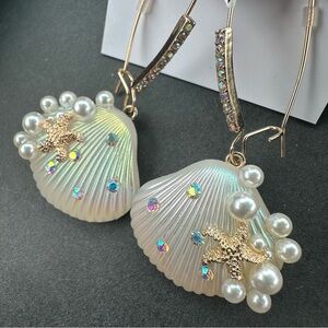 NWT Betsey Johnson Iridescent Starfish Seashell Crystal Earrings